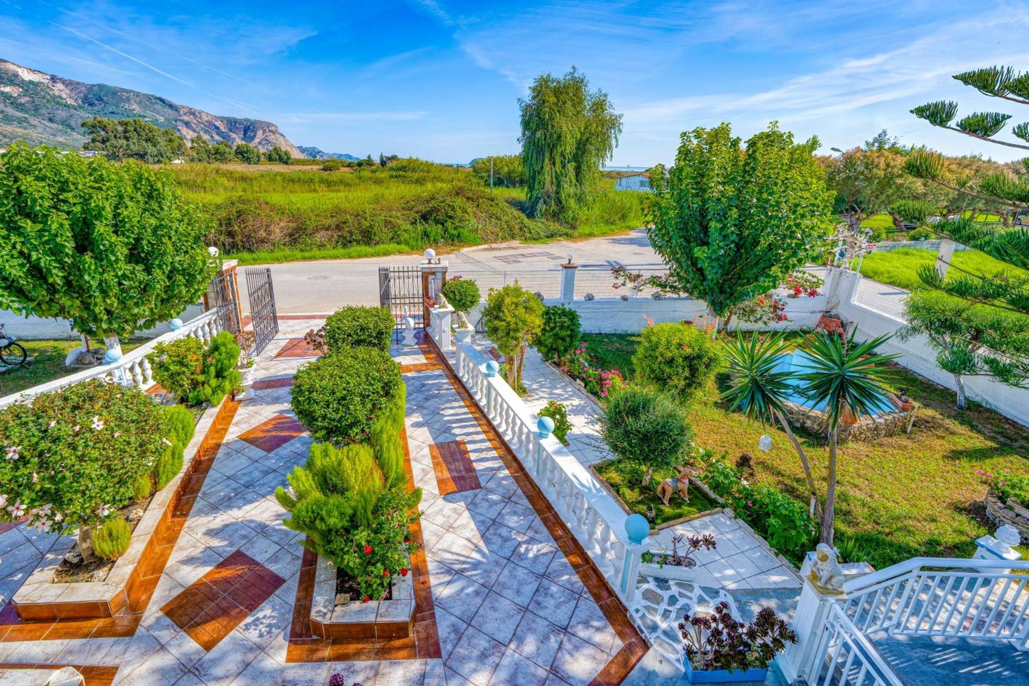 Stathis Beachfront Luxury Rooms Kalamákion Zewnętrze zdjęcie